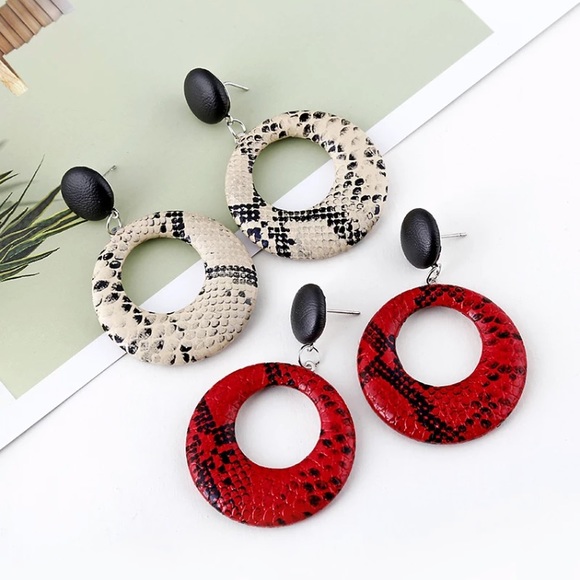 🔴5/$15⚠️𝗖𝗟𝗘𝗔𝗥𝗔𝗡𝗖𝗘⚠️Cream Earrings NEW - Picture 5 of 11